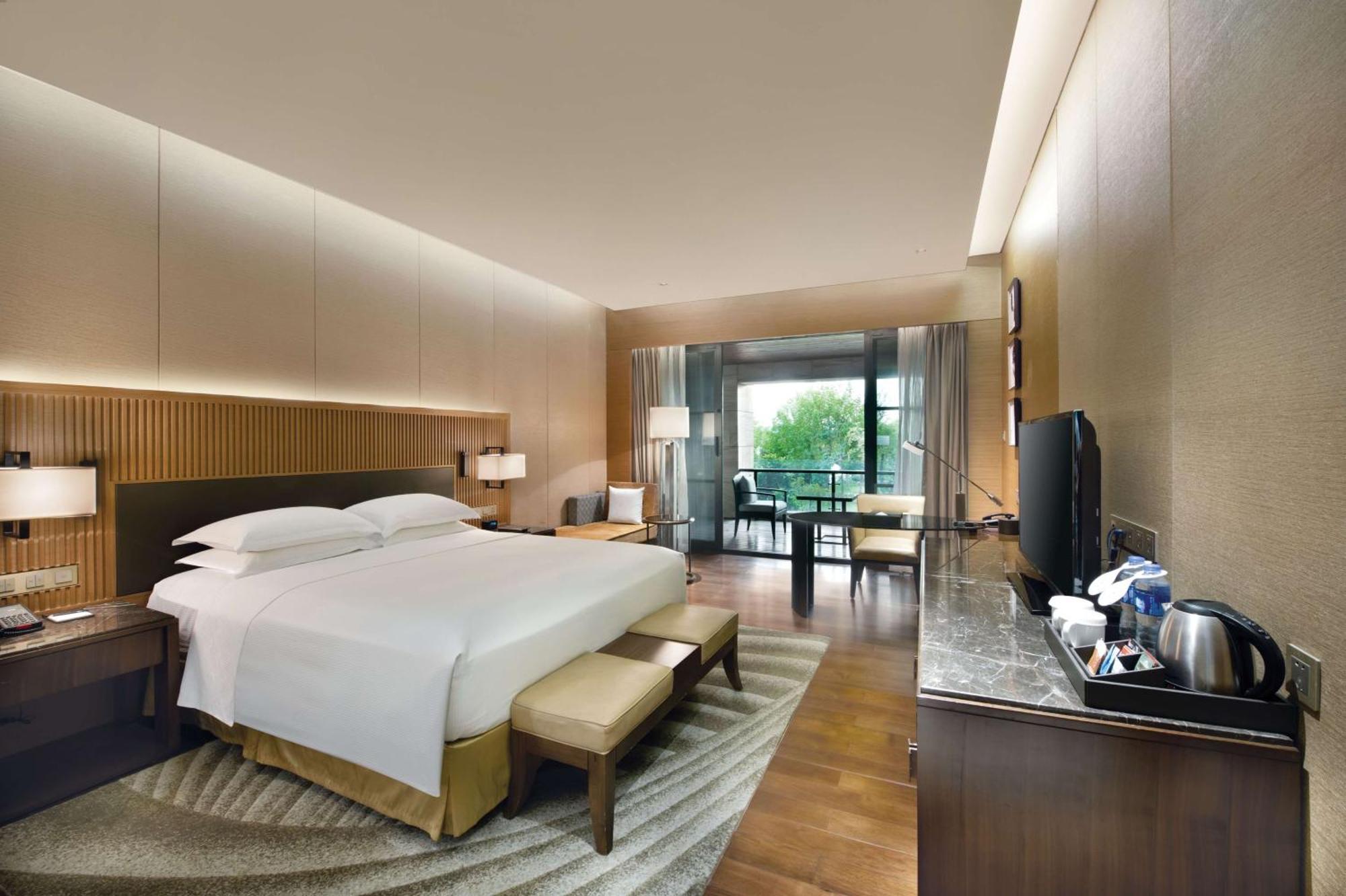 Hilton Wuhan Optics Valley Exterior foto