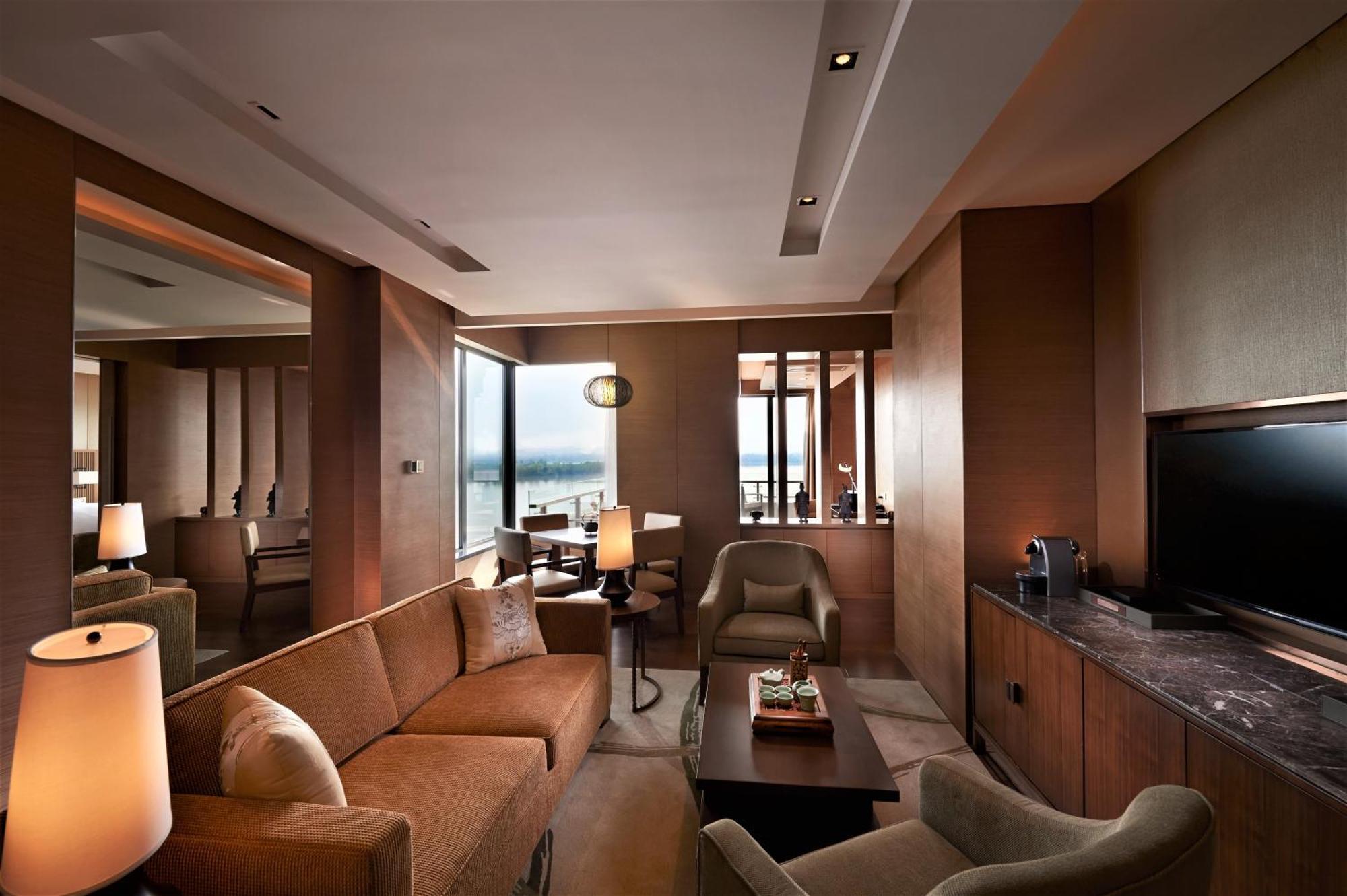 Hilton Wuhan Optics Valley Exterior foto