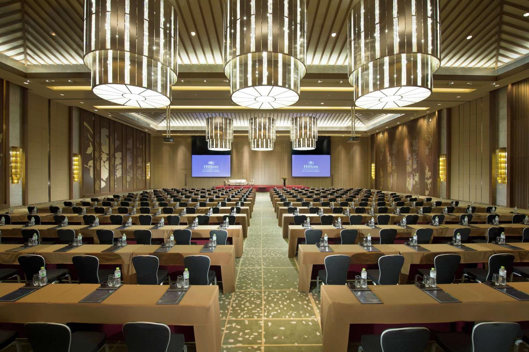 Hilton Wuhan Optics Valley Exterior foto