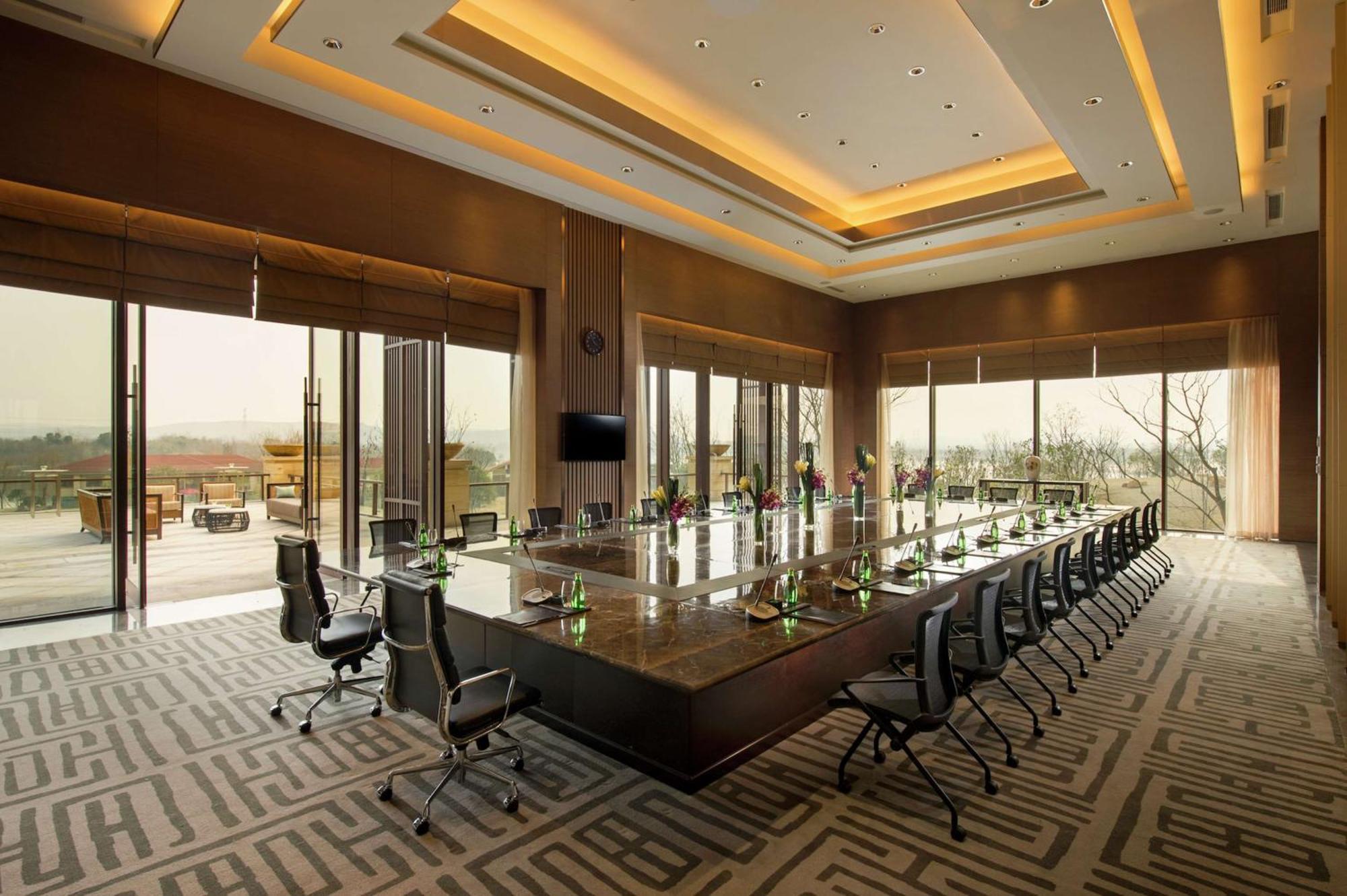 Hilton Wuhan Optics Valley Exterior foto