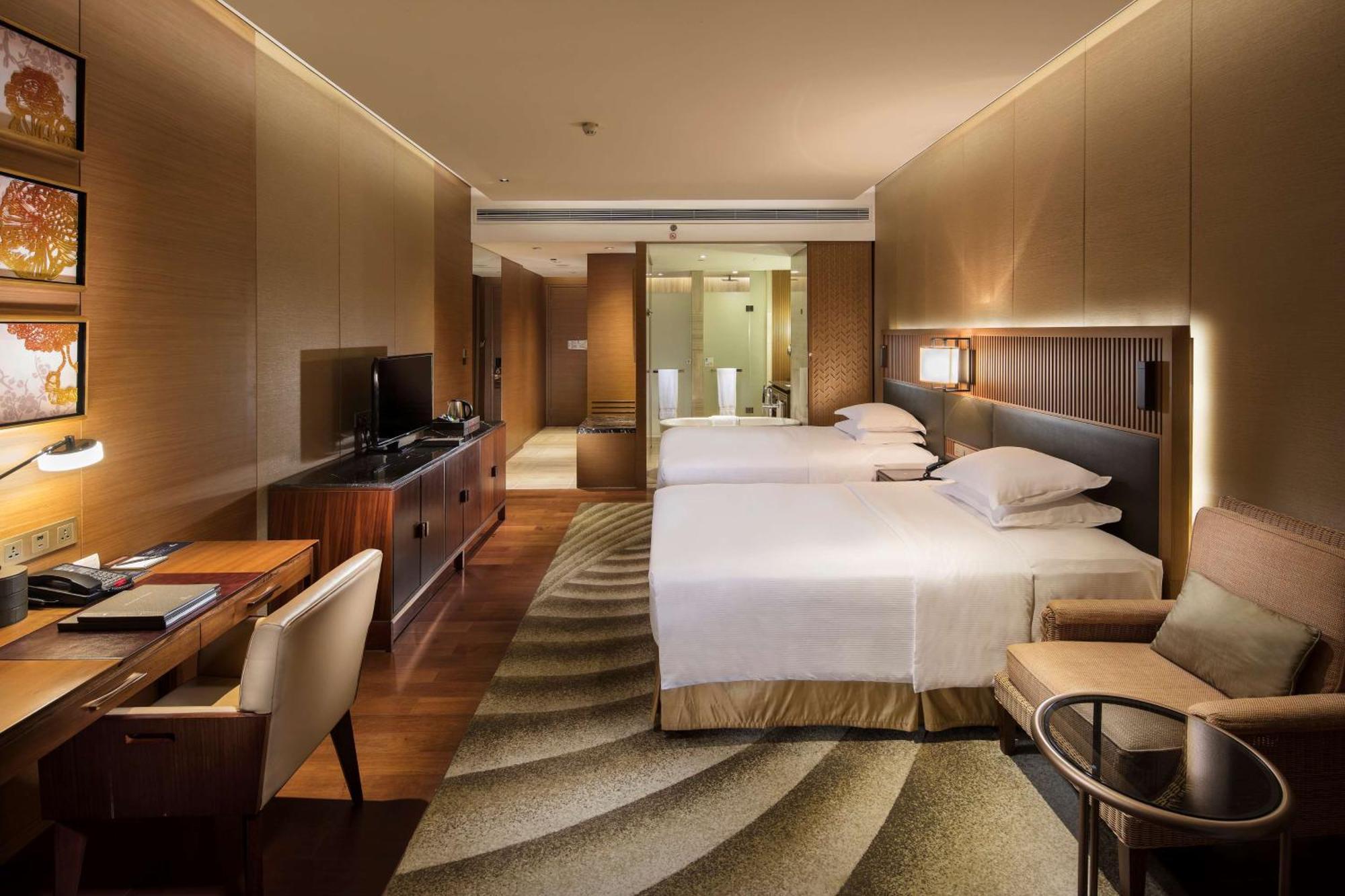 Hilton Wuhan Optics Valley Exterior foto