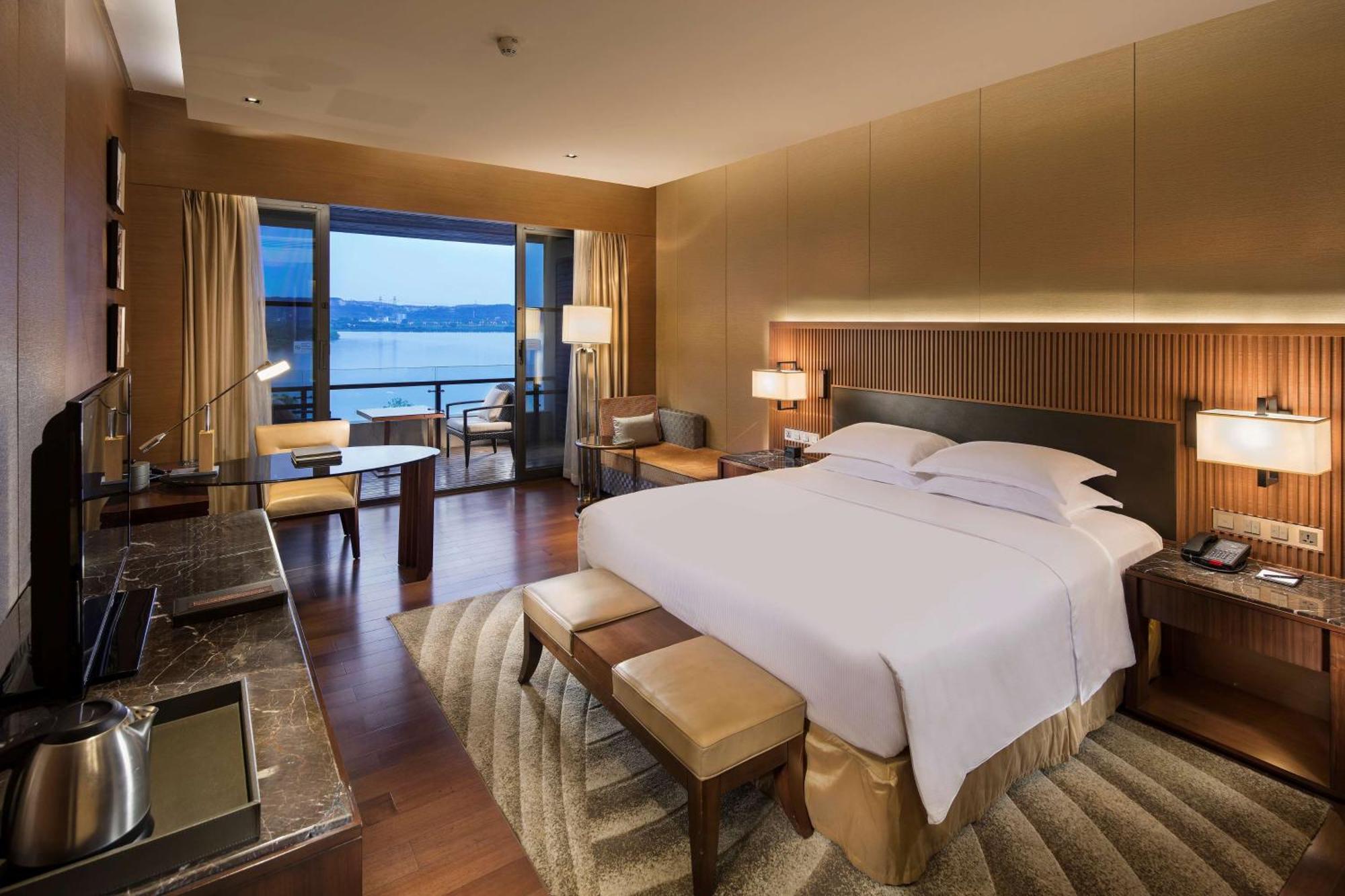 Hilton Wuhan Optics Valley Exterior foto