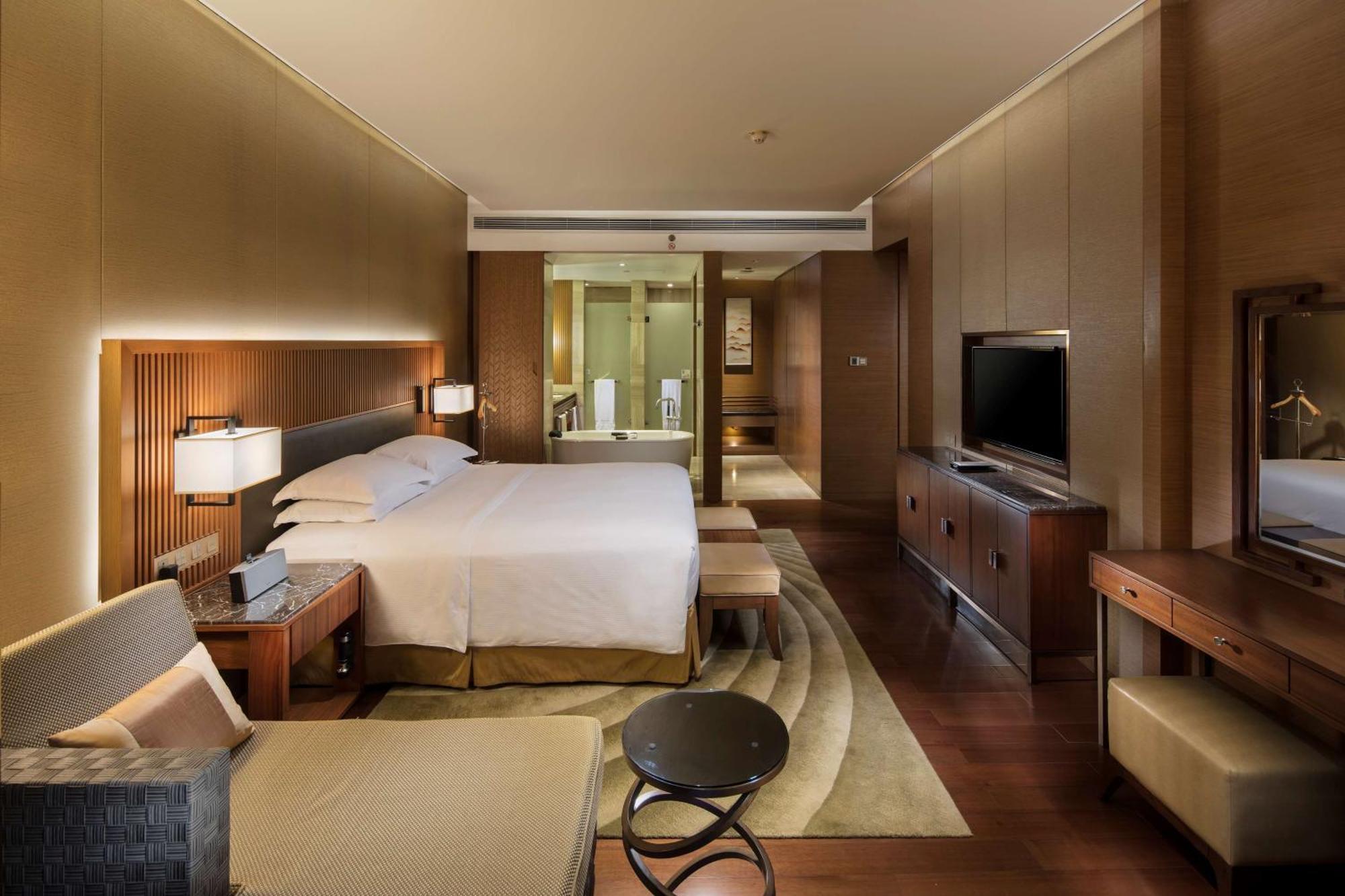 Hilton Wuhan Optics Valley Exterior foto