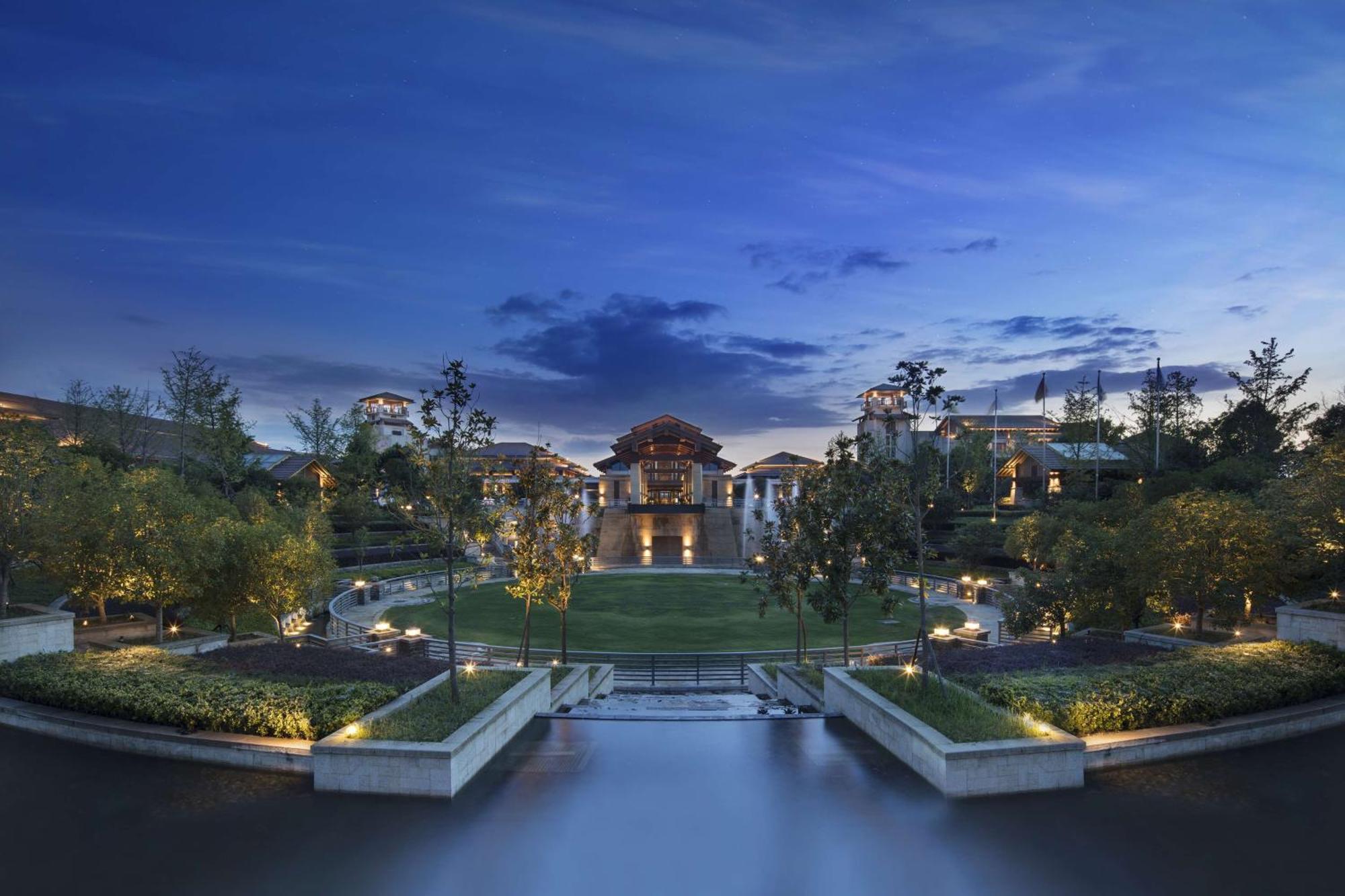 Hilton Wuhan Optics Valley Exterior foto