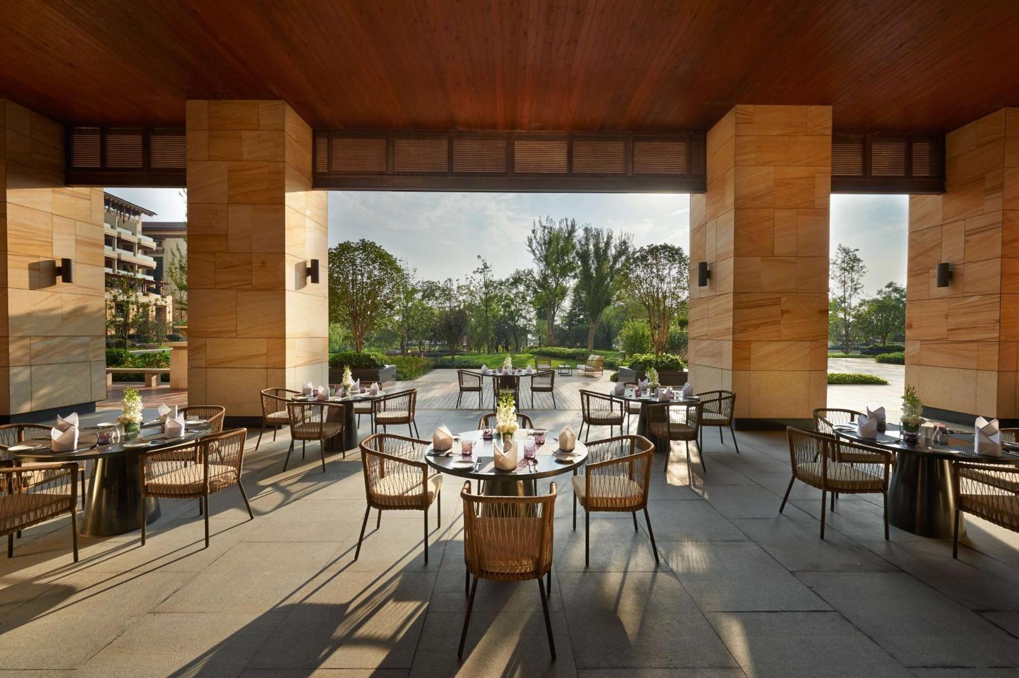 Hilton Wuhan Optics Valley Exterior foto