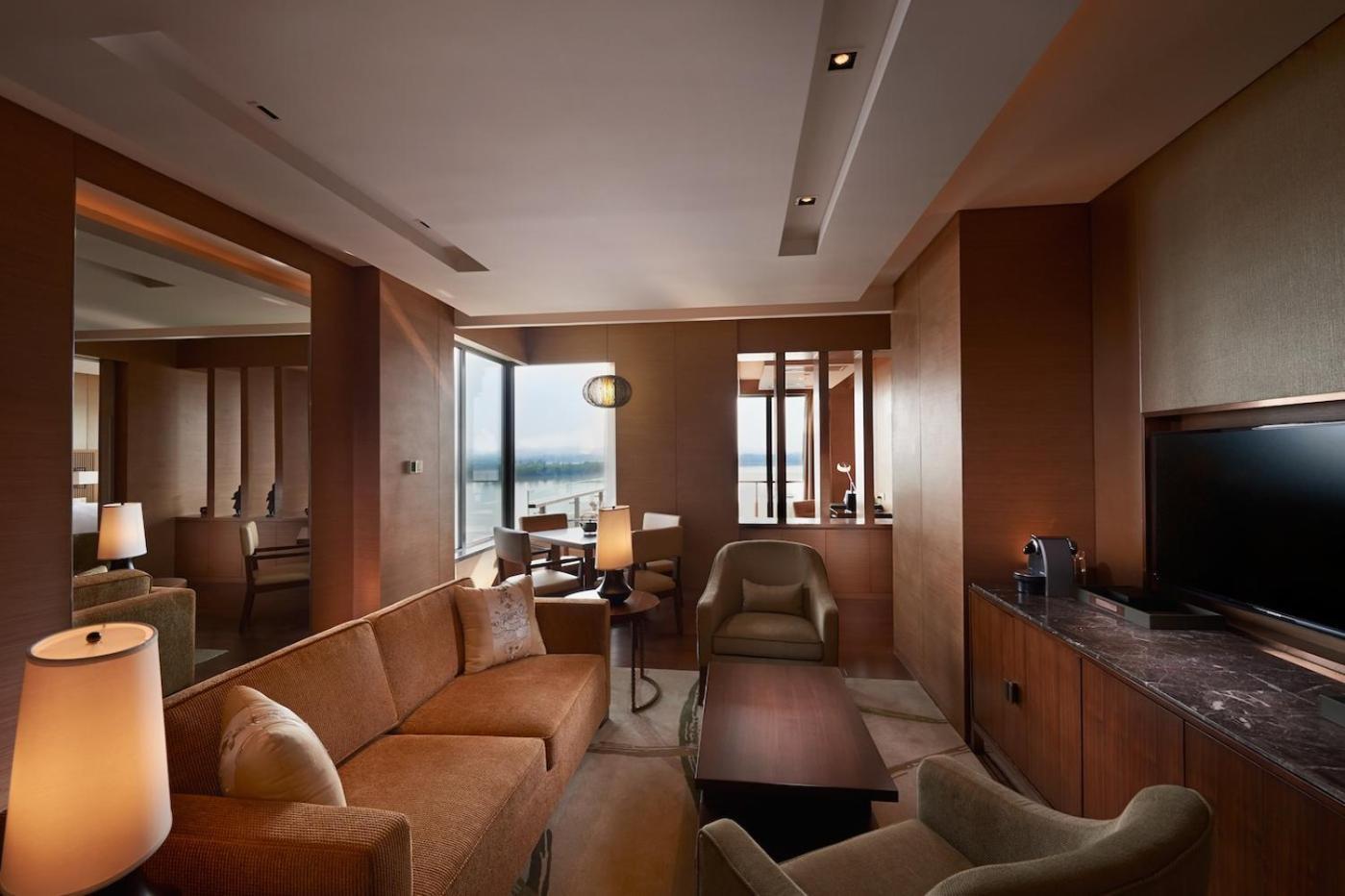 Hilton Wuhan Optics Valley Exterior foto