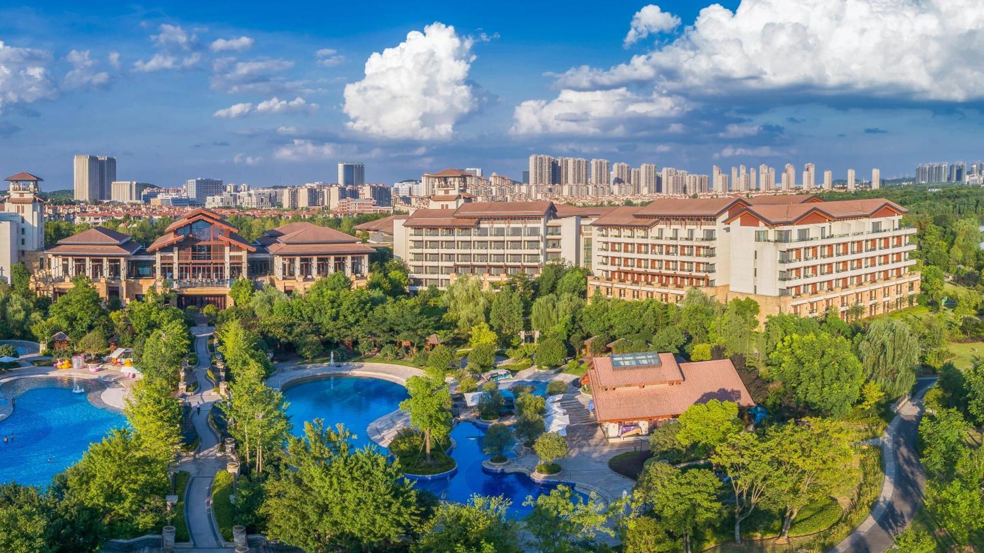 Hilton Wuhan Optics Valley Exterior foto